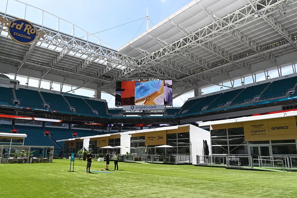 Paddock de F1 dentro del estadio Hard Rock