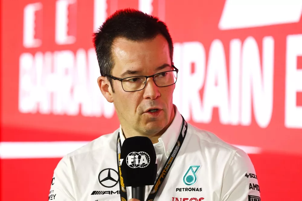 Mike Elliott, directeur de la technologie, Mercedes-AMG, en conf&eacute;rence de presse