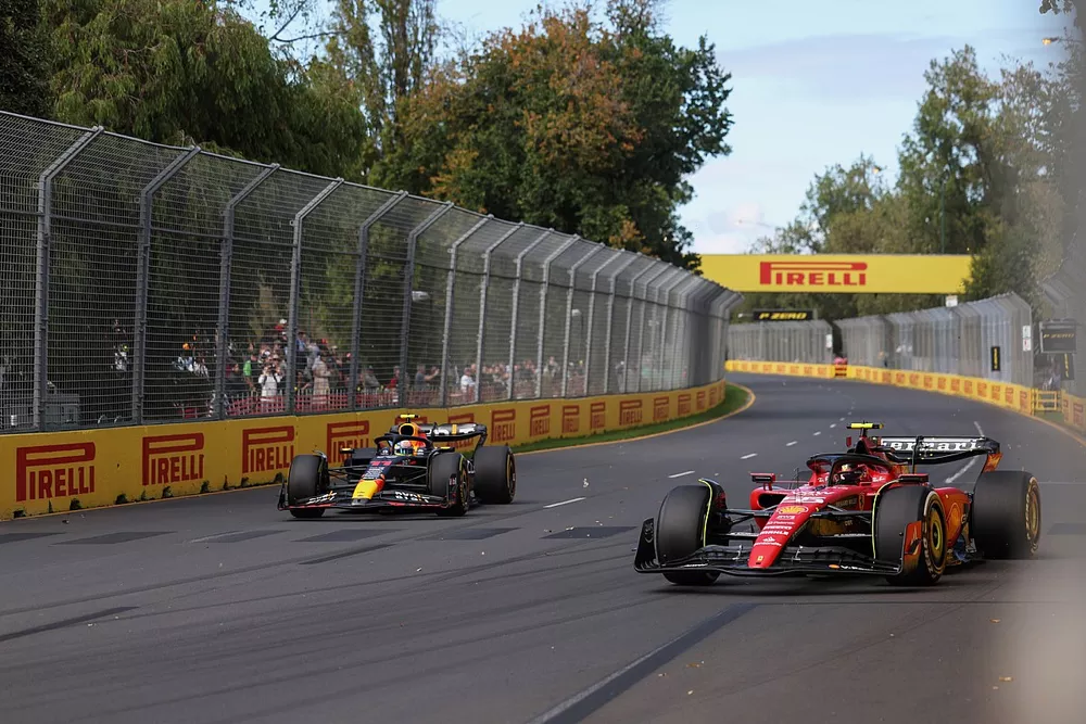 Carlos Sainz, Ferrari SF-23, Sergio P&eacute;rez, Red Bull Racing RB19