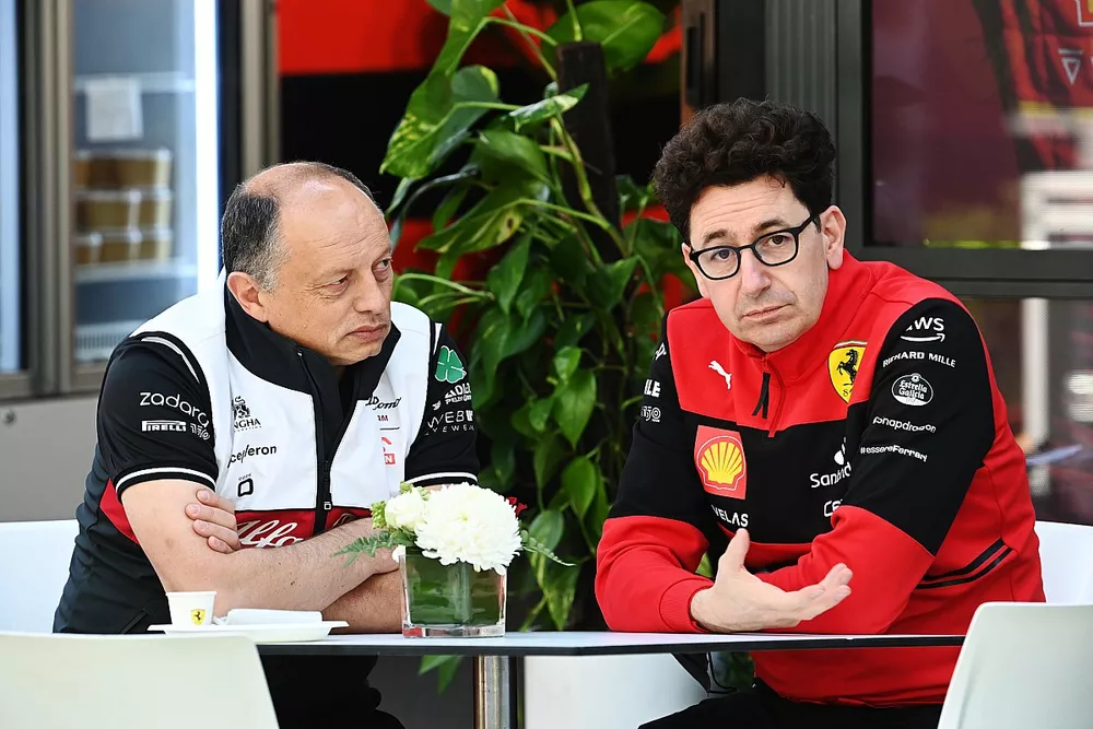 Frederic Vasseur, Team Principal, Alfa Romeo Racing en Mattia Binotto, Team Principal, Ferrari