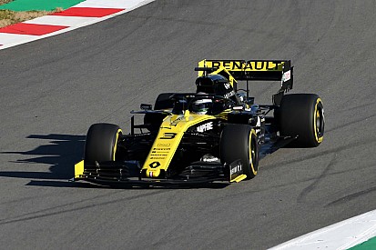 Ricciardo se estrena al volante del Renault