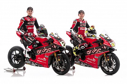 La Ducati entra nell'era quattro cilindri in SBK: ecco la Panigale V4 di Bautista e Davies