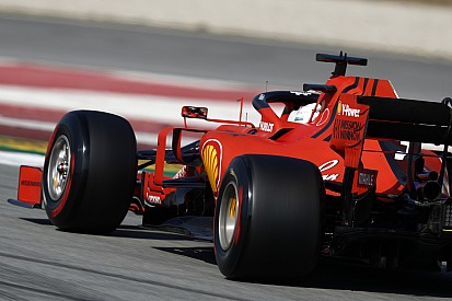 Vettel egy hajszállal végzett az élen az utolsó tesztnapon Hamilton előtt