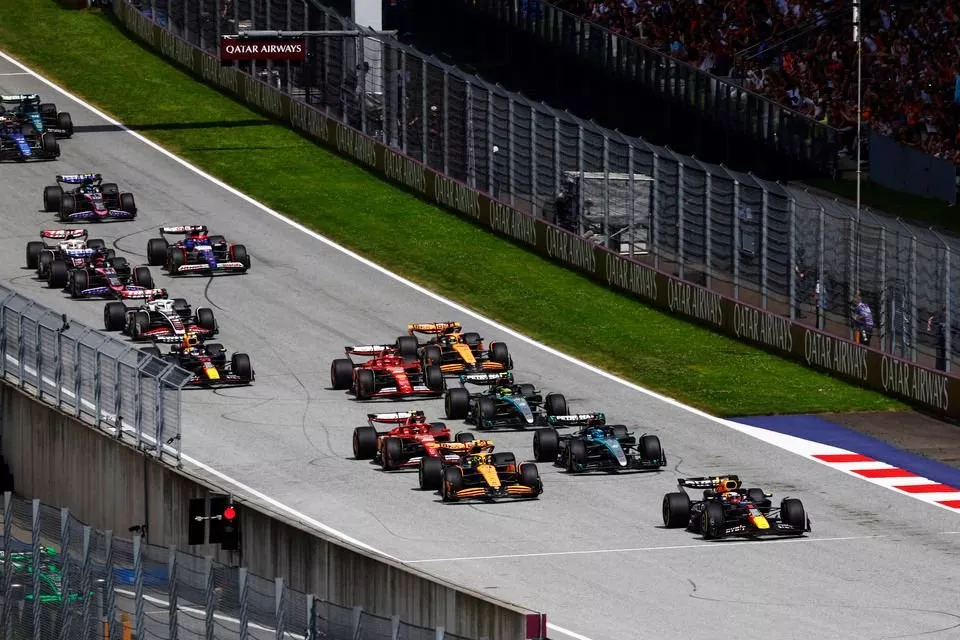 Max Verstappen, Red Bull Racing RB20, Lando Norris, McLaren MCL38, George Russell, Mercedes F1 W15, Carlos Sainz, Ferrari SF-24