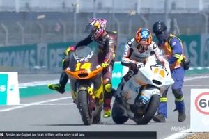 Vídeo: choque en la entrada de boxes; Van den Goorbergh se lleva por delante a Arbolino