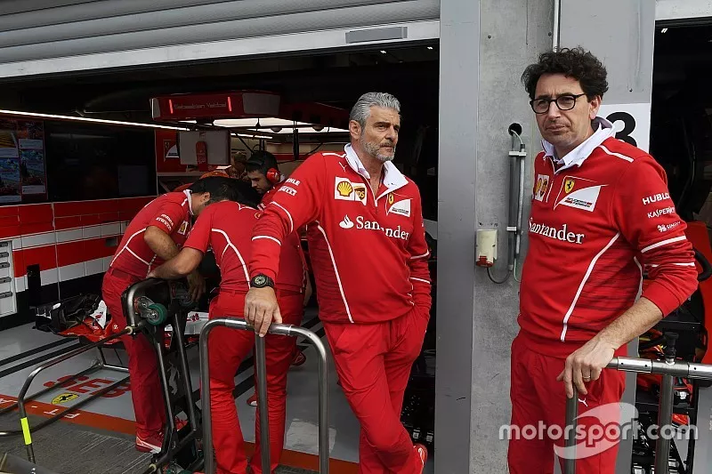 Maurizio Arrivabene, director del equipo Ferrari y Mattia Binotto, director t&eacute;cnico de Ferrari