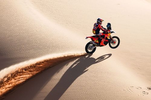 Dakar 2026: doblete de KTM con Benavides y Canet en la etapa 7; Schareina pierde terreno