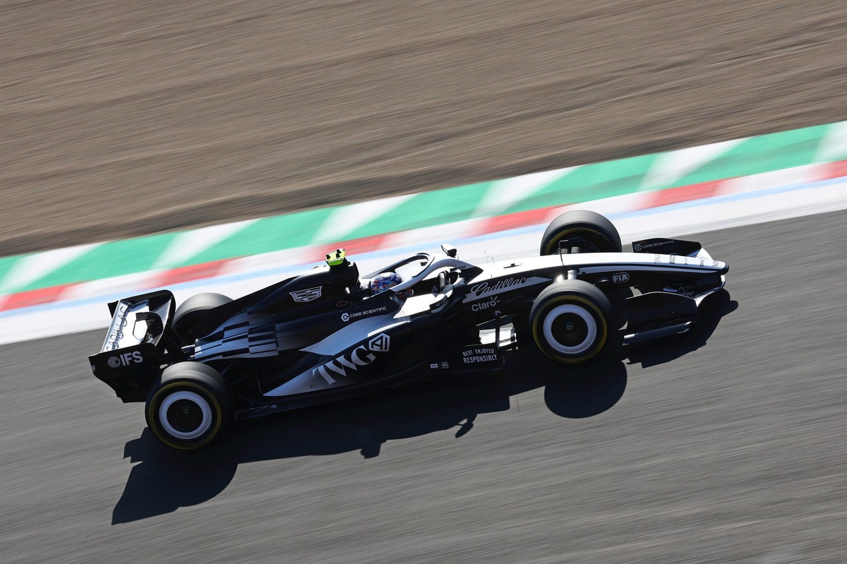 Cadillac F1's Suzuka Triumph: Perez Outpaces Aston Martin!