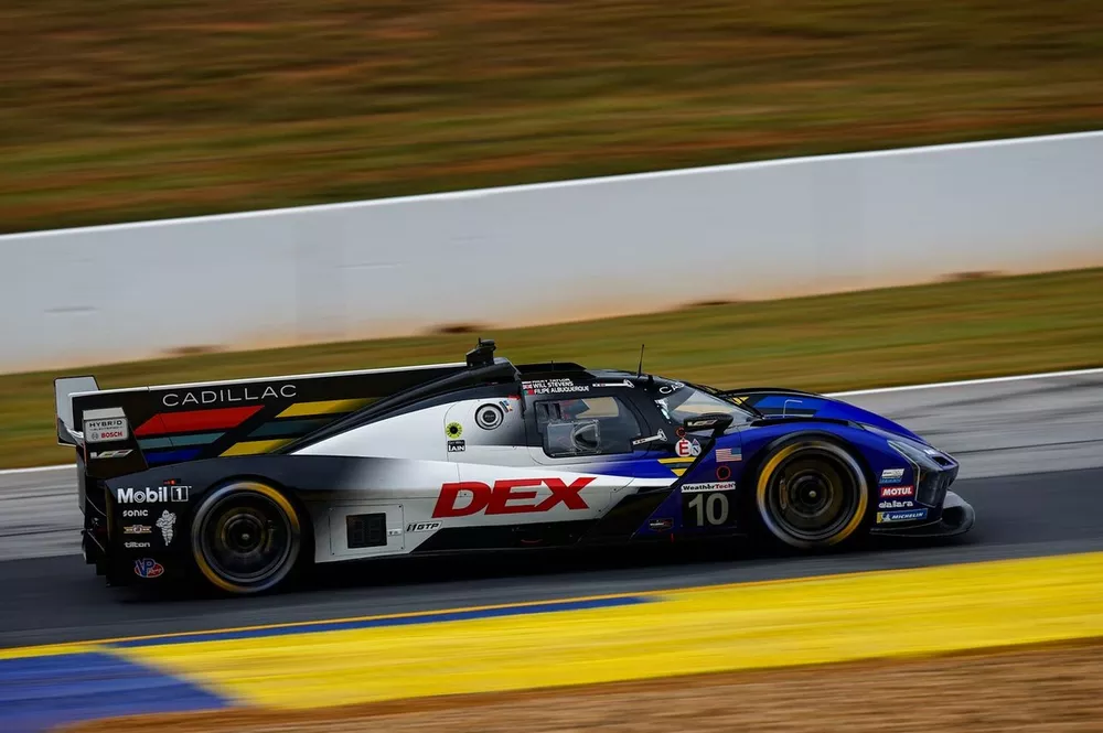 #10 Cadillac Wayne Taylor Racing Cadillac V-Series.R: Ricky Taylor, Filipe Albuquerque, Will Stevens
