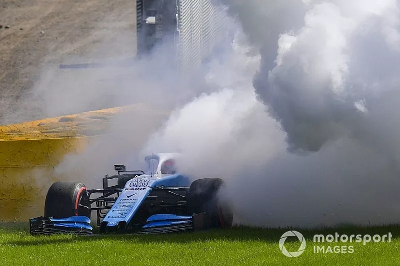 Robert Kubica, Williams FW42, si ferma con problemi tecnici e una nuvola di fumo