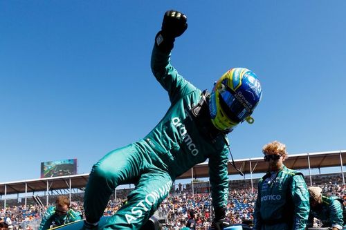 Alonso ve a Aston Martin a&uacute;n a "dos o tres d&eacute;cimas" de McLaren y Mercedes