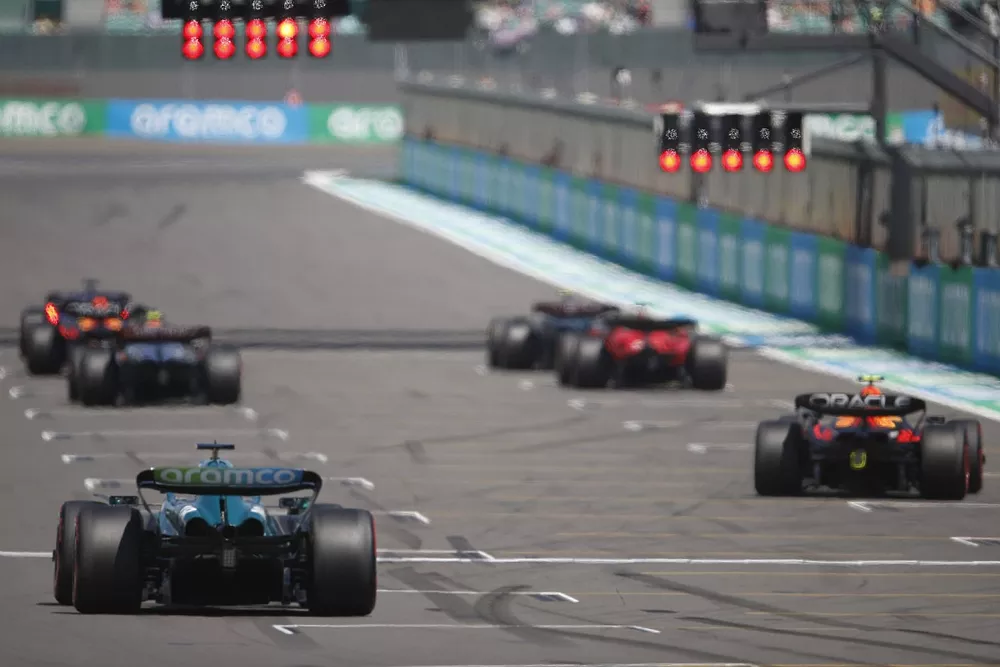 THe drivers practice their start procedures at the end of FP1
