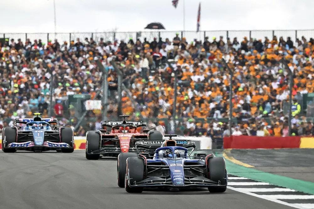 Alex Albon, Williams FW45, Charles Leclerc, Ferrari SF-23