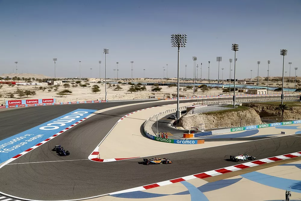 Lewis Hamilton, Mercedes W13 Daniel Ricciardo, McLaren MCL36 Alex Albon, Williams FW44 