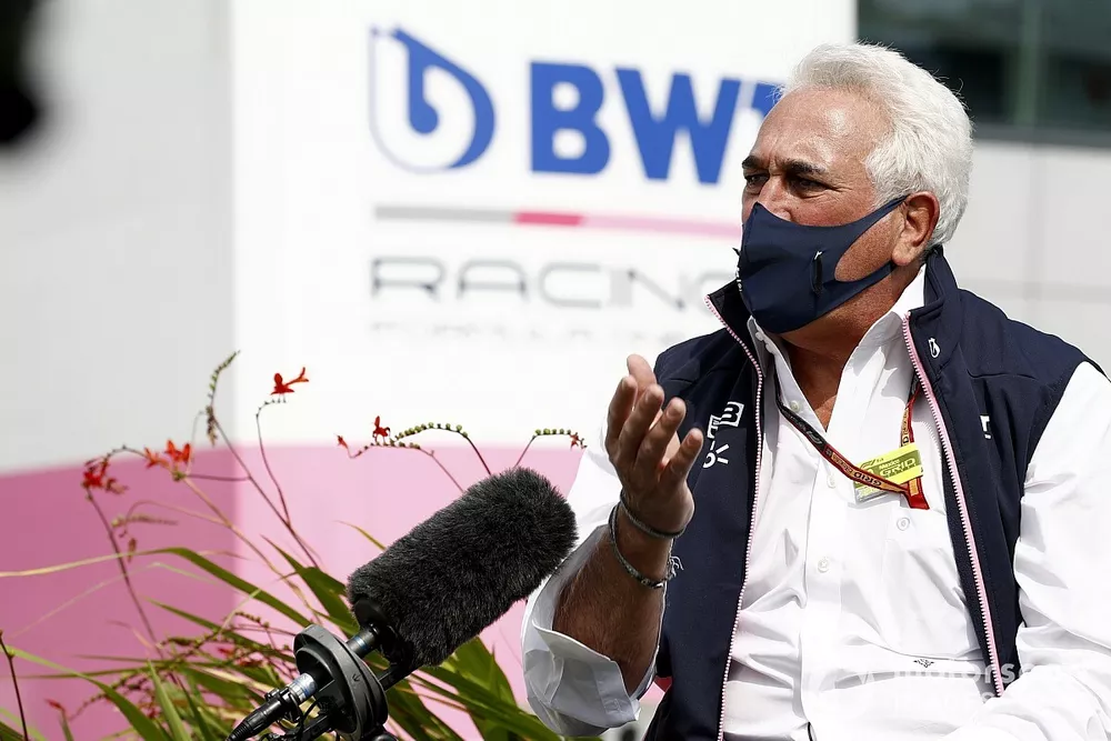 Lawrence Stroll, propietario de Racing Point, habla con los medios de comunicaci&oacute;n