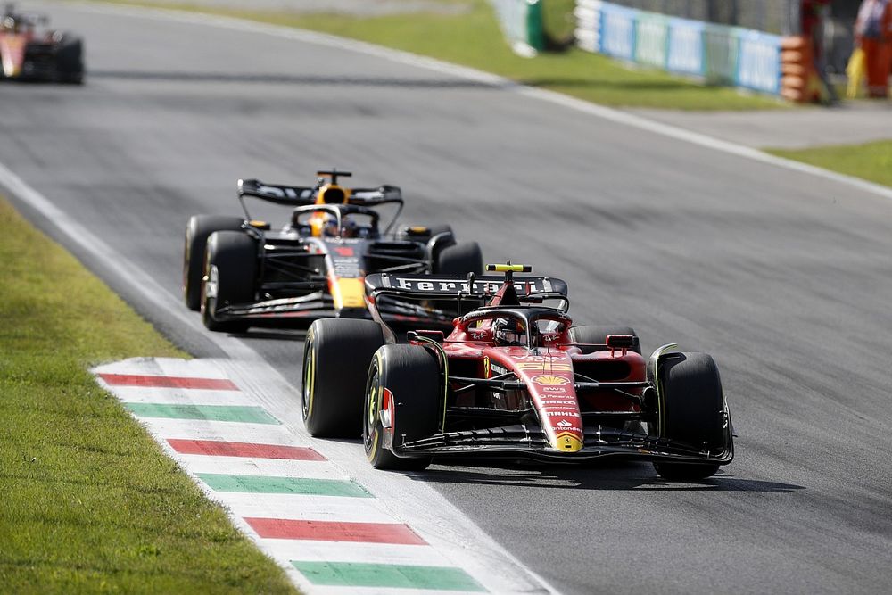 Carlos Sainz, Ferrari SF-23, Max Verstappen, Red Bull Racing RB19