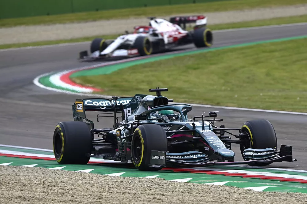Lance Stroll, Aston Martin AMR21, Kimi Raikkonen, Alfa Romeo Racing C41