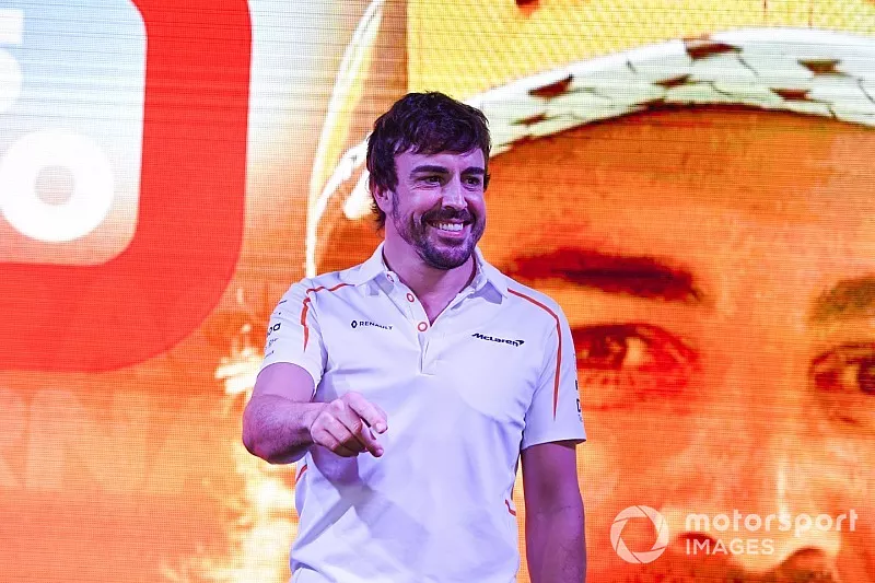 Fernando Alonso, McLaren se despide de los aficionados.