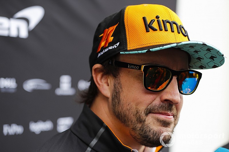 Sainz reméli, Alonso visszatér és a bajnoki címért harcolhat a Forma-1-ben