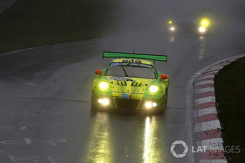 Porsche bate a Mercedes en las 24 horas de Nurburgring