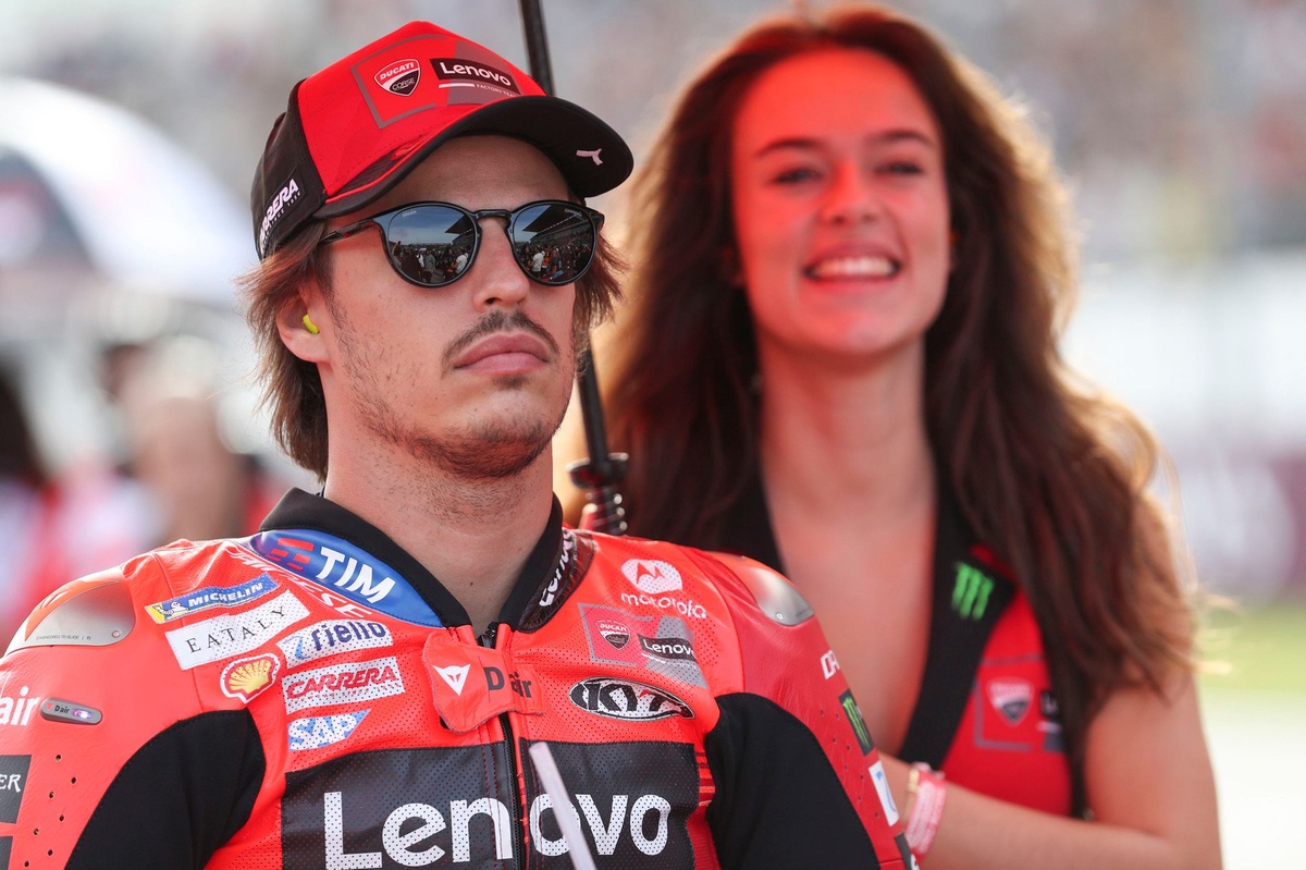 Bulega debuteert met punt in MotoGP: 