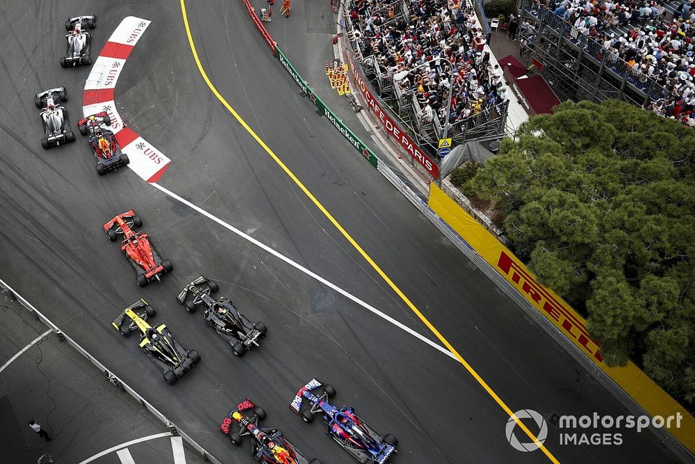 Lewis Hamilton, Mercedes AMG F1 W10, leads Valtteri Bottas, Mercedes AMG W10, Max Verstappen, Red Bull Racing RB15, Sebastian Vettel, Ferrari SF90, Daniel Ricciardo, Renault R.S.19, Kevin Magnussen, Haas F1 Team VF-19, Pierre Gasly, Red Bull Racing RB15, and Daniil Kvyat, Toro Rosso STR14, at the start