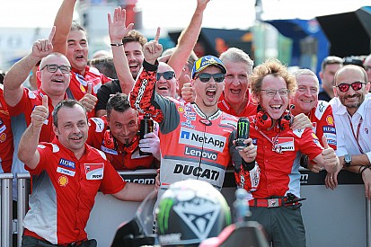 Lorenzo se lleva la pole a la primera en Misano