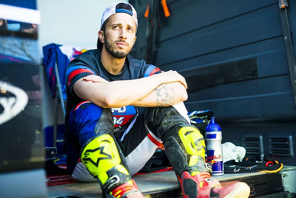 Andrea Dovizioso s'entra&icirc;ne en motocross
