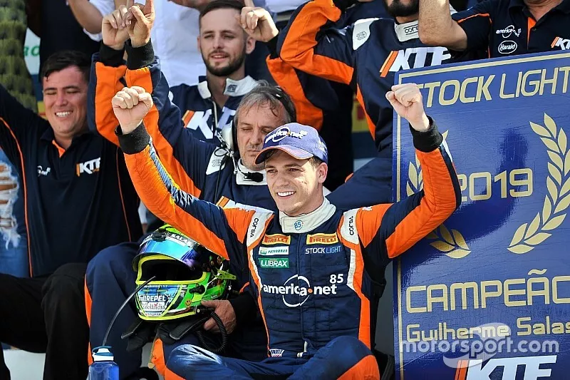 Guilherme Salas &eacute; campe&atilde;o da Stock Light 2019