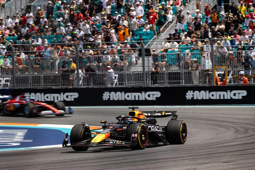 Max Verstappen, Red Bull Racing RB20, Charles Leclerc, Ferrari SF-24