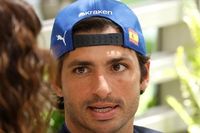 Sainz explica por qu&eacute; es normal que Hamilton sufra con Ferrari