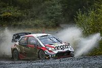 Ott Tanak no da opci&oacute;n en los tramos cl&aacute;sicos galeses; Solans, cerca del t&iacute;tulo