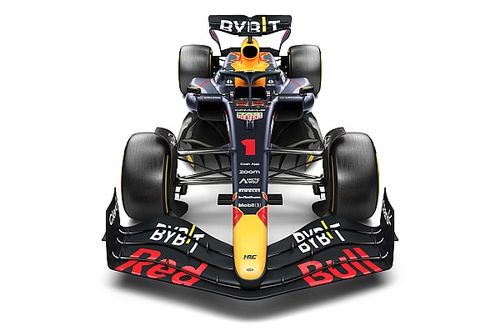 ニューマシン公開も”違法ミラー”搭載……レッドブルF1、ホンモノ仕様の『RB19』は「多少異なるのは確か」