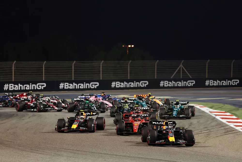 Acci&oacute;n de salida, Max Verstappen, Red Bull Racing RB19 lidera