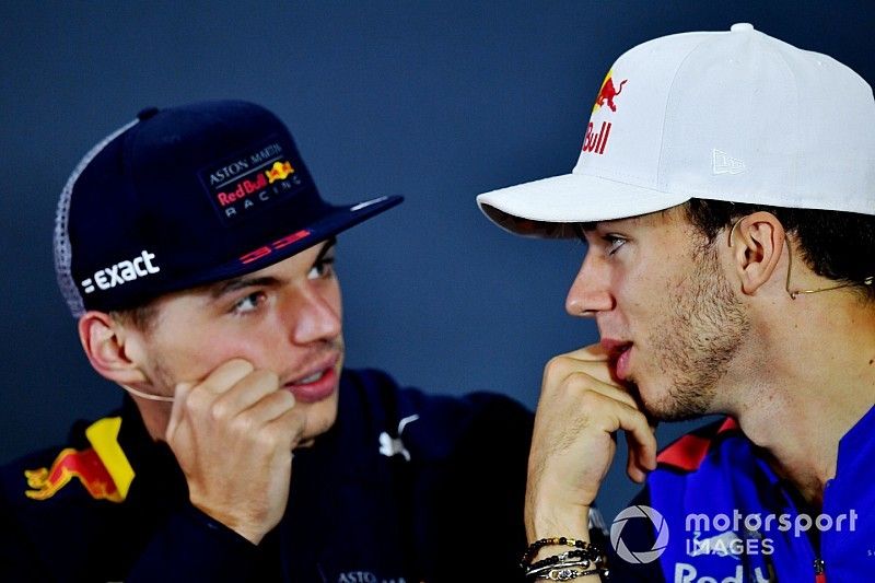 Max Verstappen, Red Bull Racing y Pierre Gasly, Scuderia Toro Rosso en la conferencia de prensa