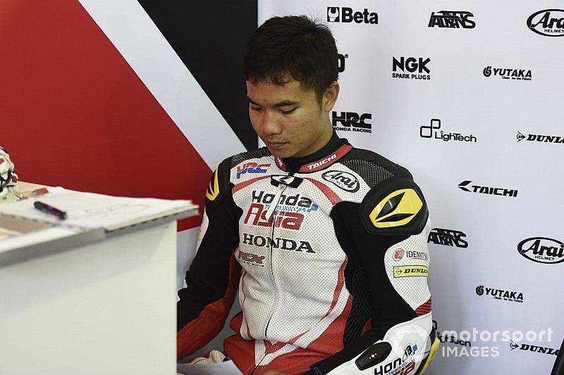 Moto3 Valencia: Atiraphuvapat snelste in drijfnatte eerste training