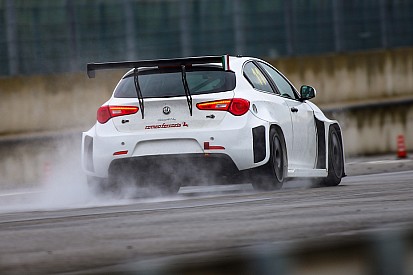 Fotogallery: il test di Motorsport.com con l'Alfa Romeo Giulietta WTCR