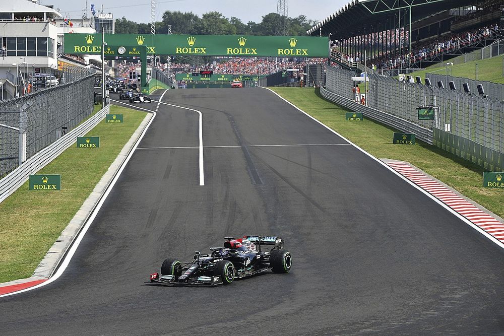 Lewis Hamilton, Mercedes W12 at the restart