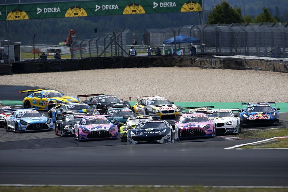 Restart, Alex Albon, AF Corse Ferrari 488 GT3 Evo leads