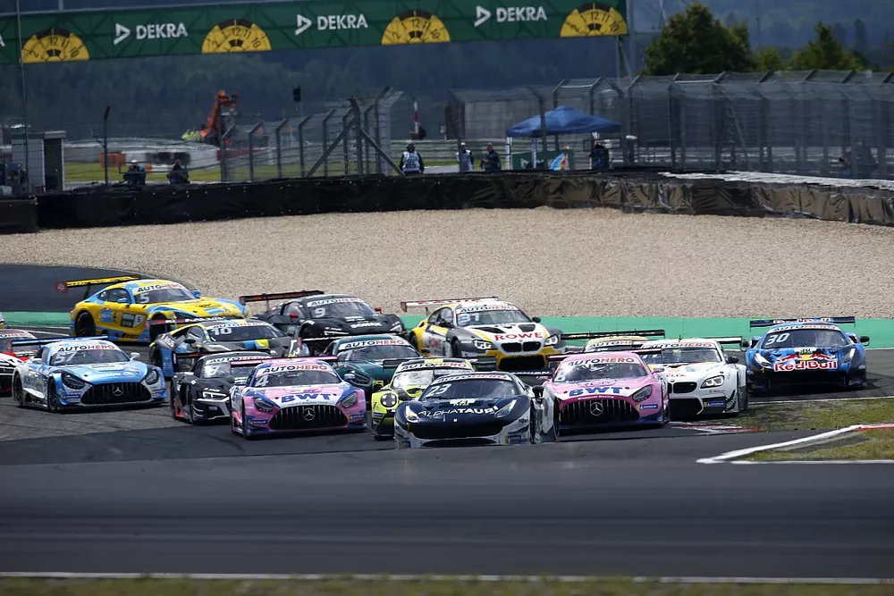 Restart, Alex Albon, AF Corse Ferrari 488 GT3 Evo leads