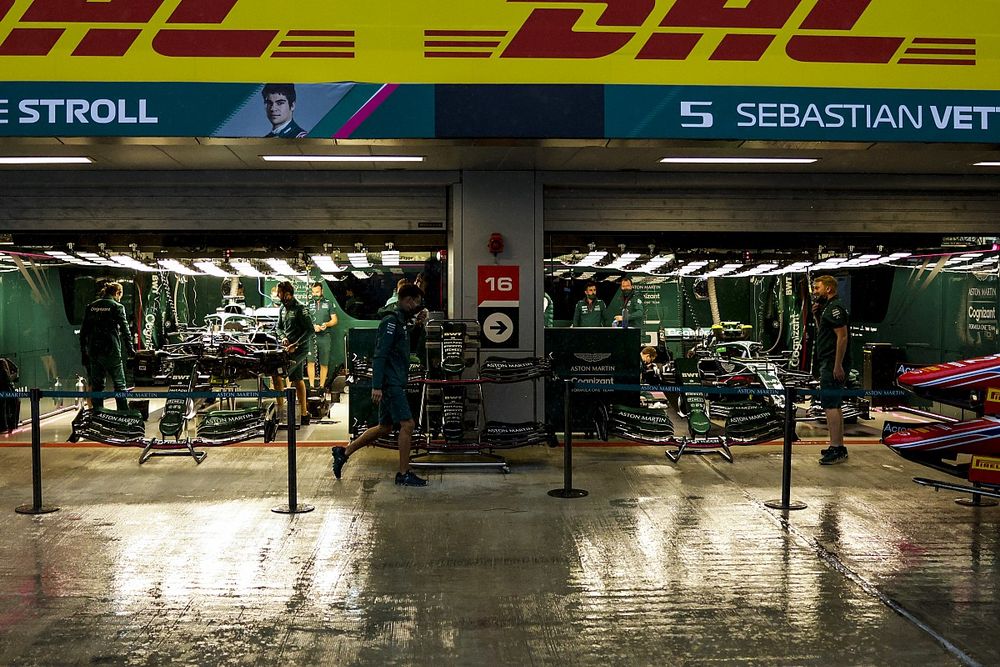 El paddock de la F1 en la lluvia de Sochi
