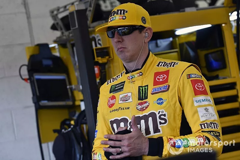  Kyle Busch, Joe Gibbs Racing, Toyota Camry M&M's