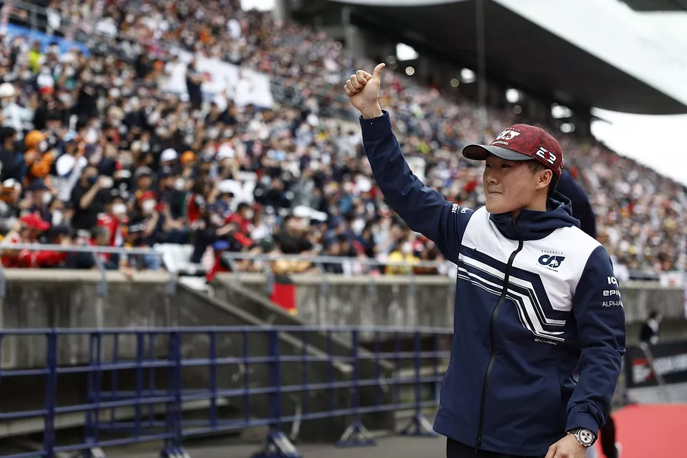 Yuki Tsunoda, AlphaTauri AT03 drivers parade