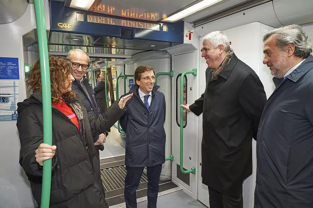 Isabel D&iacute;ez Ayuso, presidenta de la Comunidad de Madrid y de la Junta Rectora de IFEMA MADRID, Stefano Domenicali, presidente y CEO F1, Jos&eacute; Luis Mart&iacute;nez-Almeida, alcalde de Madrid, &Aacute;ngel Asensio, presidente de la C&aacute;mara de Comercio e Industria de Madrid