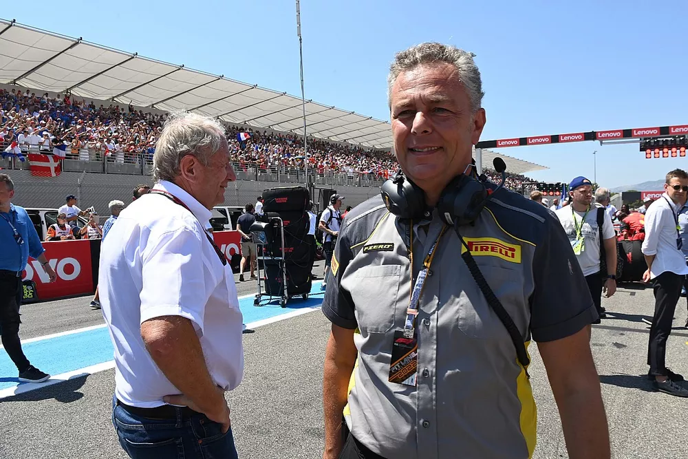 Mario Isola, Racing Manager, Pirelli Motorsport, sulla griglia