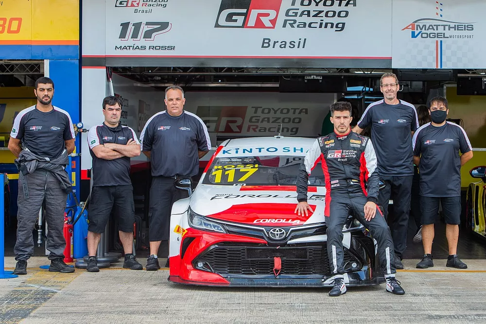 Mat&iacute;as Rossi e equipe