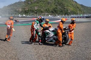 MotoGP prohíbe volver a subirse a la moto tras caídas tardías en la clasificación