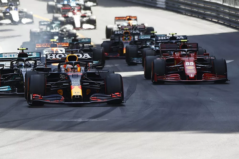 Arrancada Max Verstappen, Red Bull Racing RB16B, l&iacute;der 