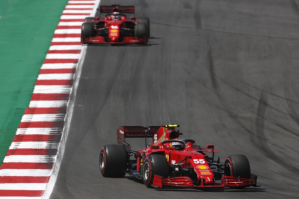 Carlos Sainz Jr., Ferrari SF21, Charles Leclerc, Ferrari SF21
