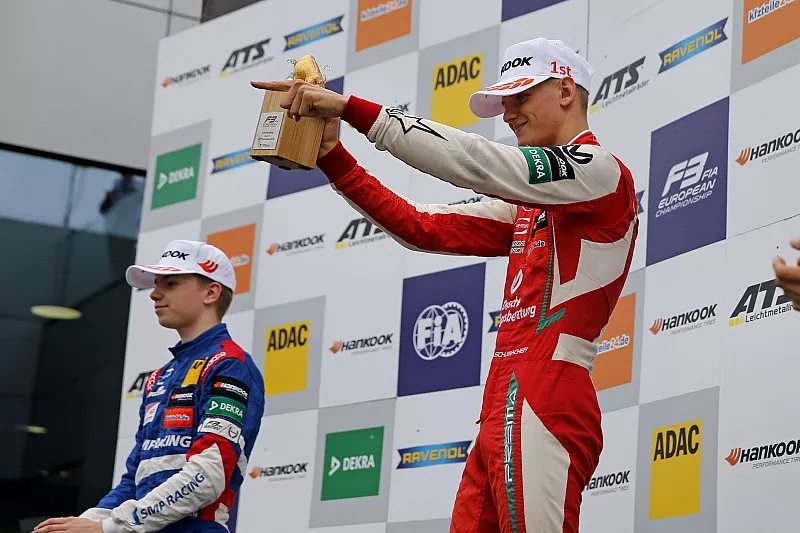 Podium : le vainqueur Mick Schumacher, PREMA Theodore Racing Dallara F317 - Mercedes-Benz